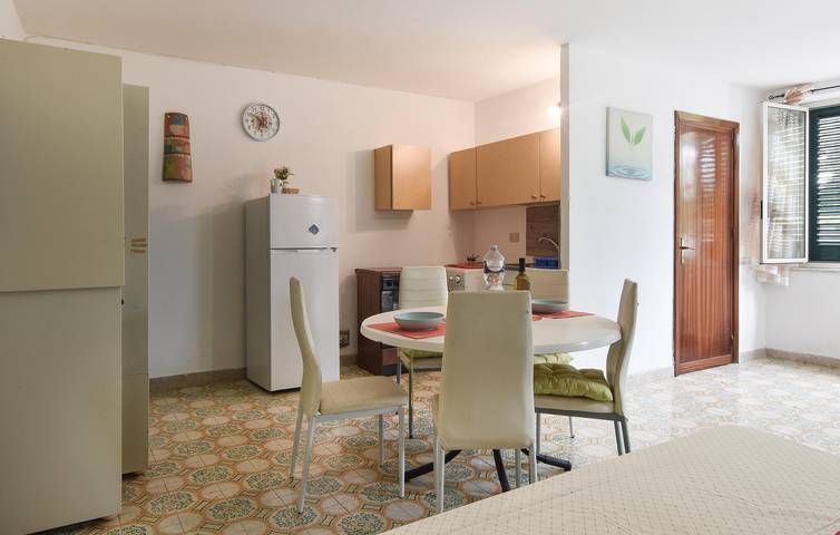 Entire holiday apartment, Sea View Apartment with Washer, Parking, and Internet in Capaci, Palermo Province