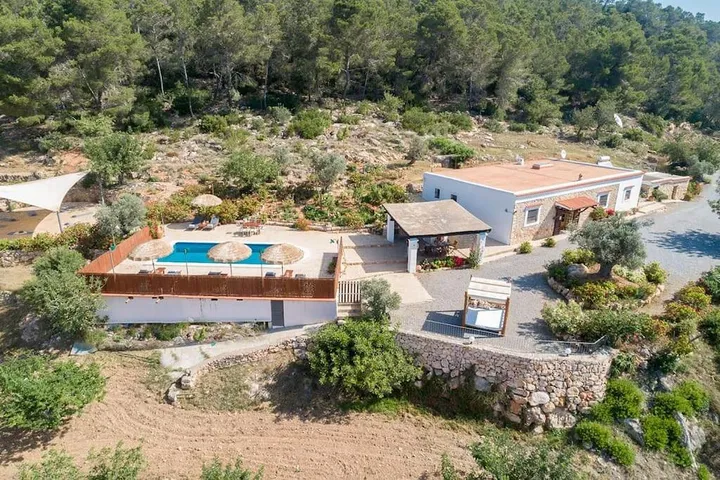 Holiday home for 6 people, with garden and pool as well as view - 1