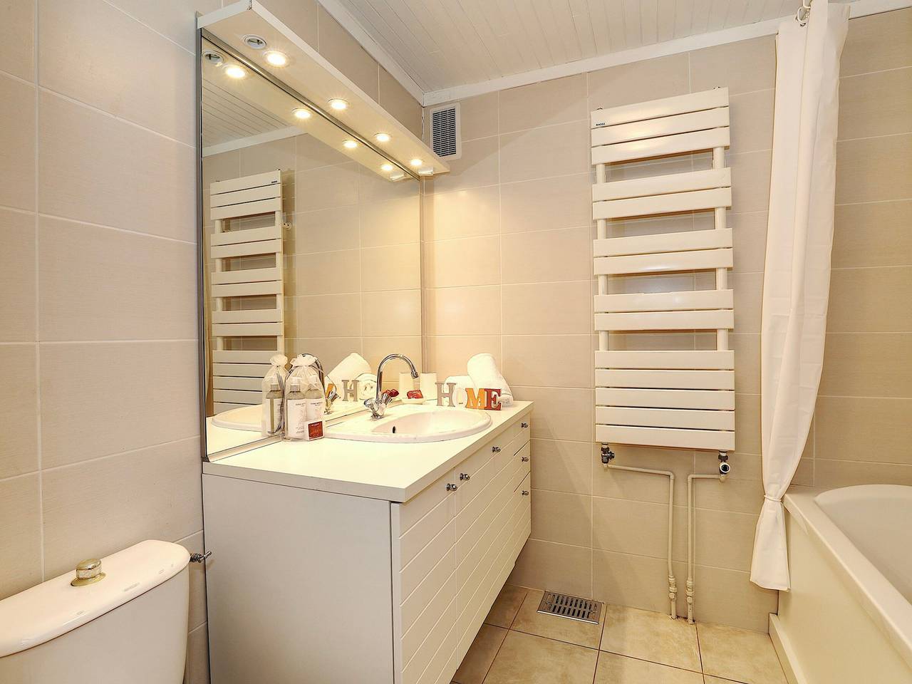 Entire studio, Renovated Studio Courchevel 1650 - Ski-in/Ski-out in Courchevel 1650 (Moriond), Saint-Bon-Tarentaise