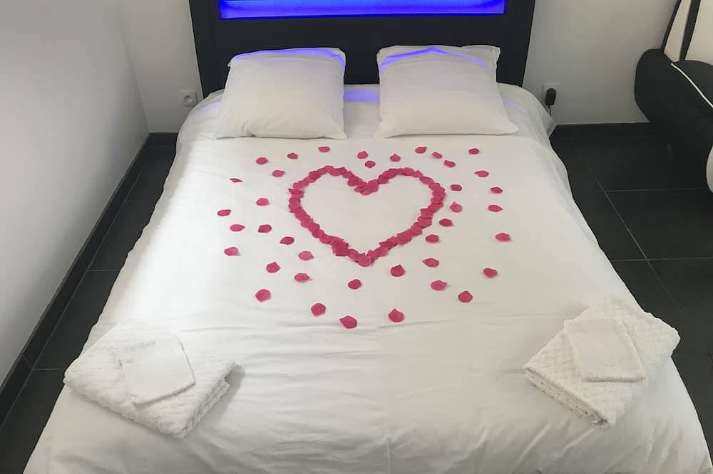Home Viault ( romantic night ) in Châtellerault, Vienne