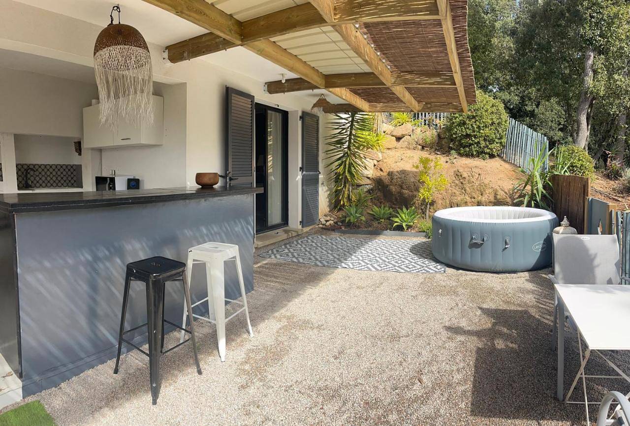 Appartement entier, One-Bedroom Apartment in Alata, Région d'Ajaccio