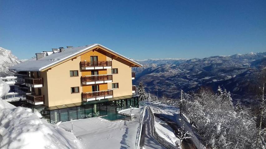 Appartamento per 5 persone, con sauna e piscina nonché idromassaggio e giardino a Trento