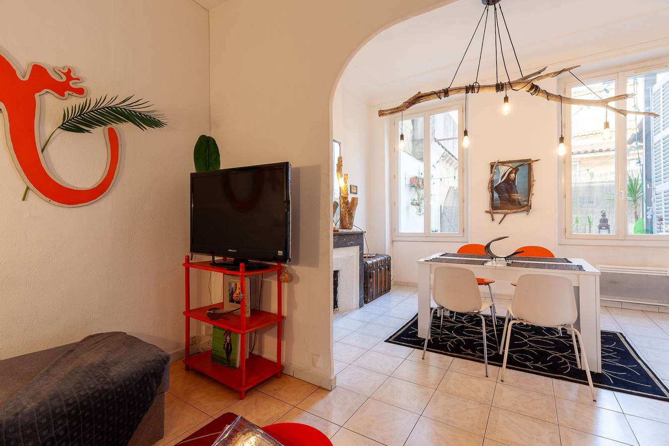 Entire apartment, Apartment 'Le Calme À La Plaine' with Private Terrace in Marseille, Marseille region