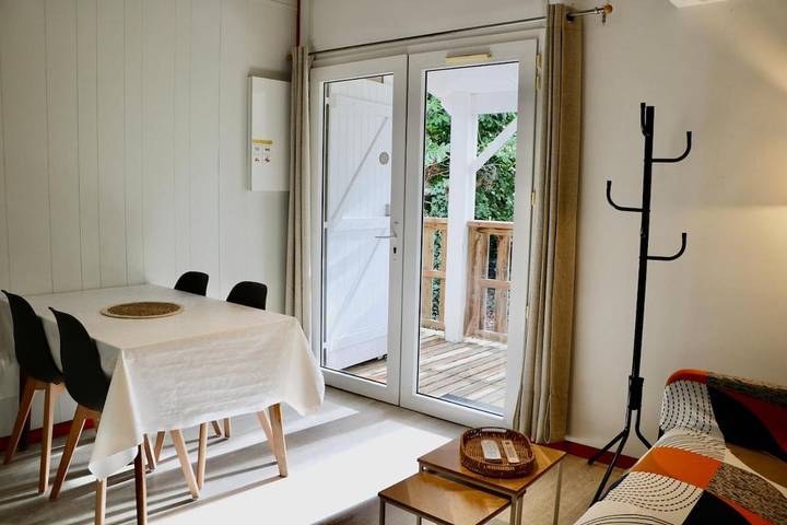 Gîte pour 4 personnes, avec terrasse et jardin ainsi que piscine et vue à Rivières