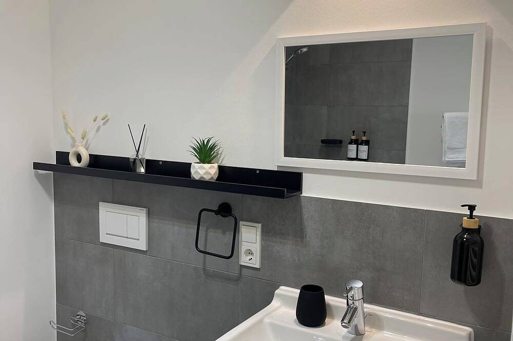 Ganze Wohnung, Elite Apartment \/ Quiet \/ Netflix \/ Elevator in Rodenkirchen, Köln