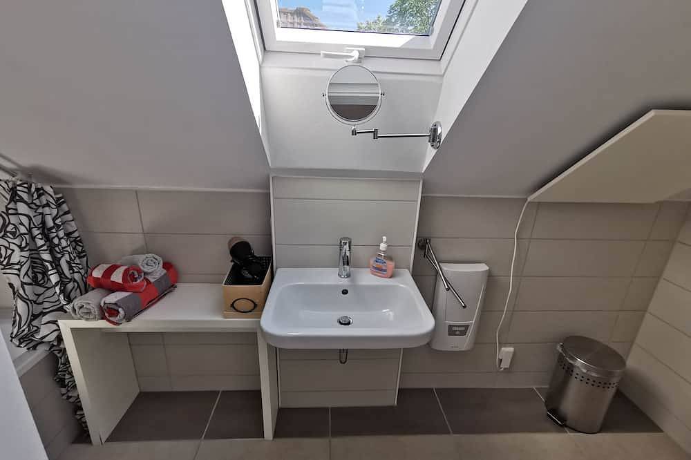 Geheel appartement, Ferienwohnung Direkt am Strand mit Edersee Blick / Edertal/ Rehbach in Hemfurth-Edersee, Edertal
