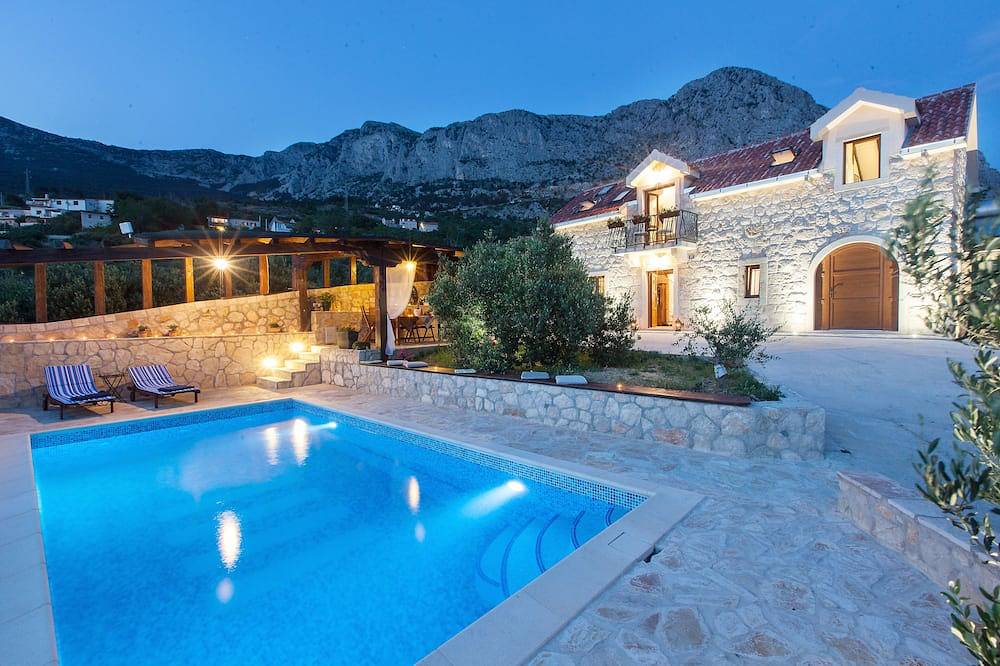 Villa Oliva - piscine chauffée, vue imprenable sur la mer, sans voisins, paisible! Remise! in Podgora (Split-Dalmatie), Makarska riviera
