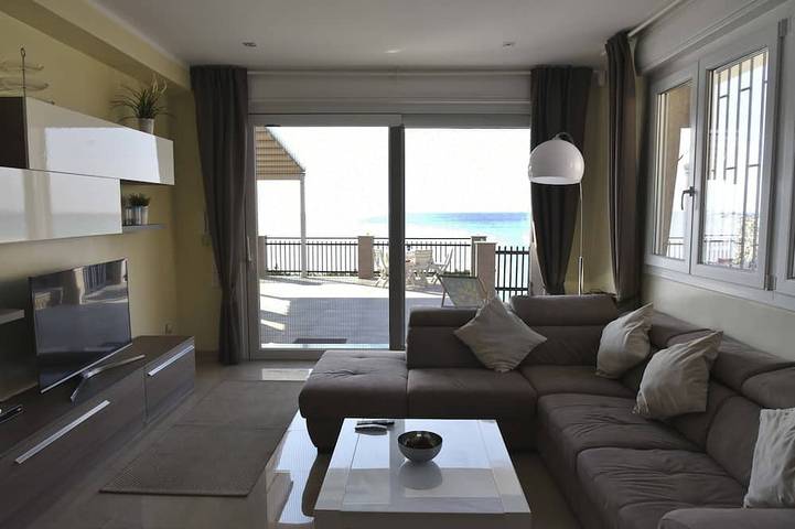 Villa de plage à Fontane Bianche, Syracuse, directement sur la mer avec jacuzzi. in Lido Camomilla, Syracuse