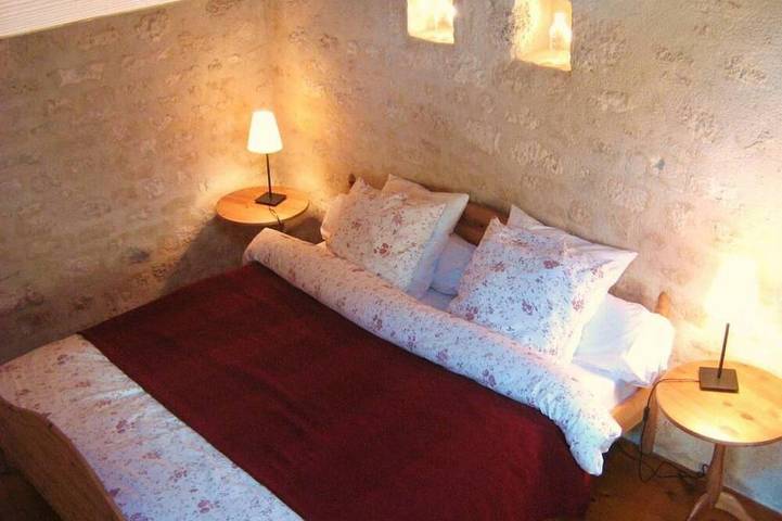 Gîte pour 6 personnes, avec piscine et terrasse, animaux acceptés à Chaix - 3