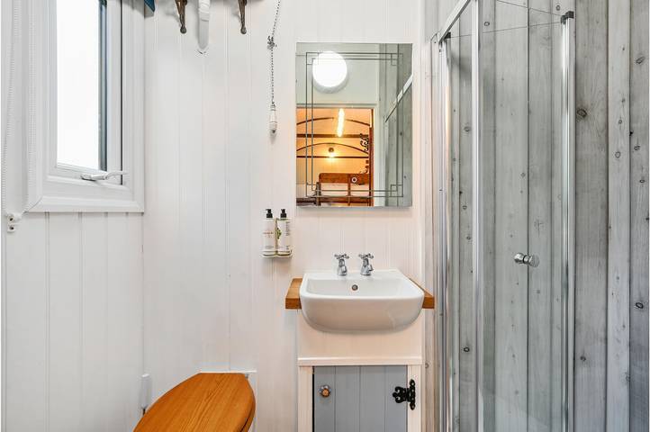 Stag Shepherds Hut in Withyham, East Sussex
