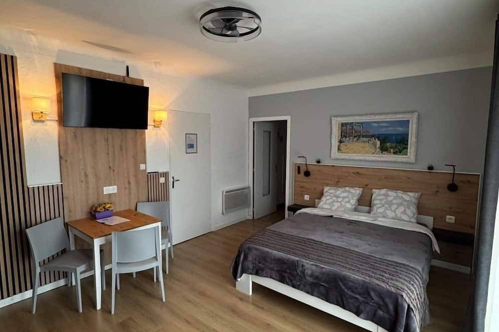 Appartement entier, Double room for 4 guests with 25m² in Castellane in Castellane, Parc naturel régional du Verdon