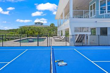 Vacation Rental for 10 Guests in Cedar Landing, Crescent Beach, Picture 1