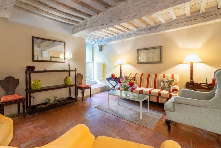 Agriturismo per 4 persone, con piscina e giardino in Val d’Orcia