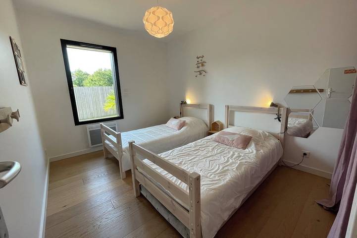 300m from the Lac beach! Superb house, wood cladding. in Hourtin, Médoc Regional Natural Park