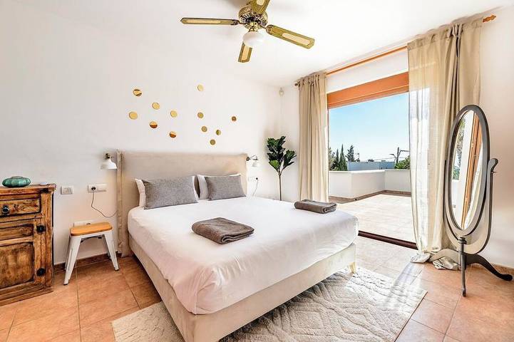 🌴 Villa Mika Ibiza – Piscine, 4 chambres, 3 en suite · 7 min Playa d'en Bossa in Sant Josep de sa Talaia, Ibiza du Sud