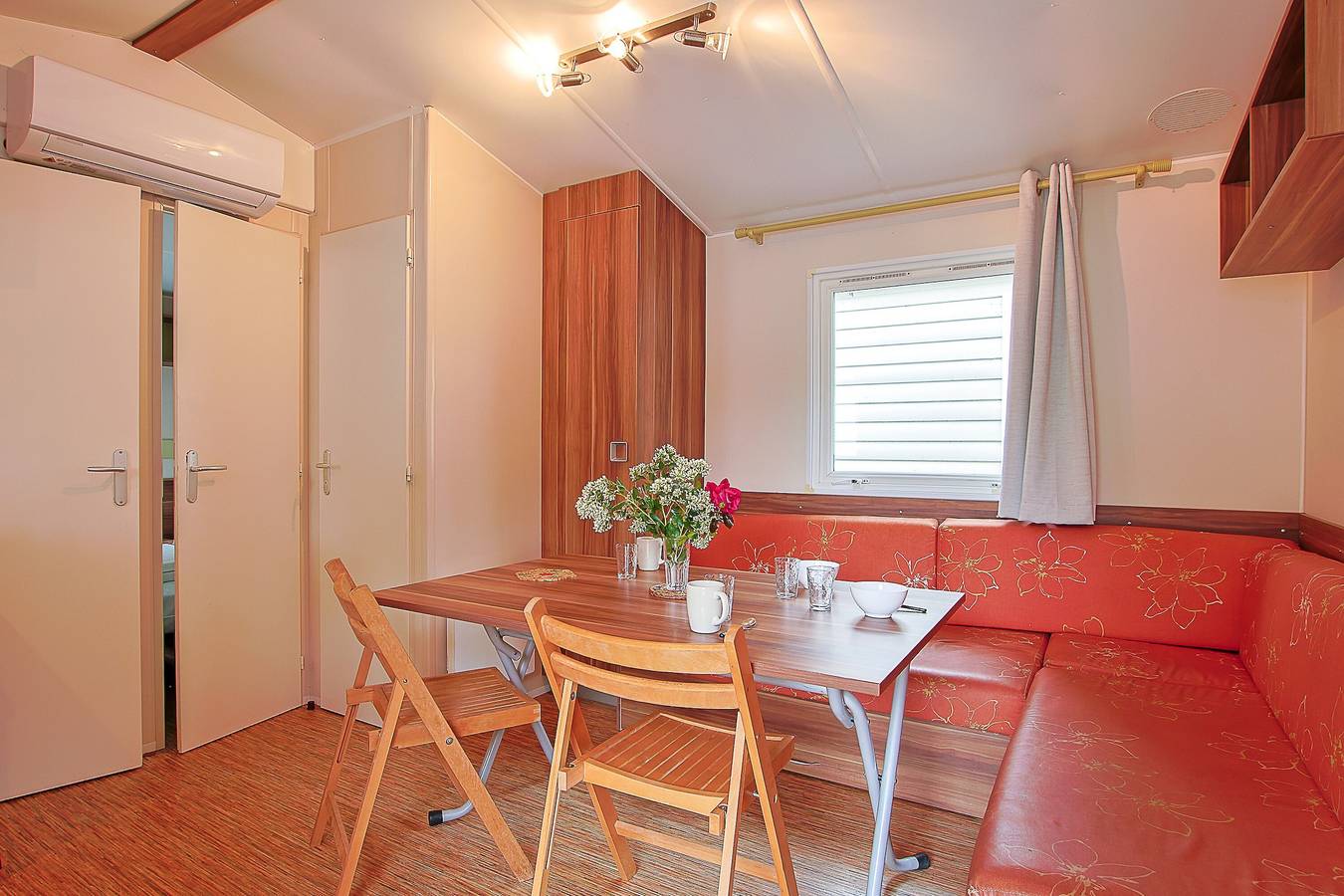 Mobile Home "Le Marie Elodie 85" avec 2 piscines partagées, terrasse privée et Wi-Fi in Angles, Vendée