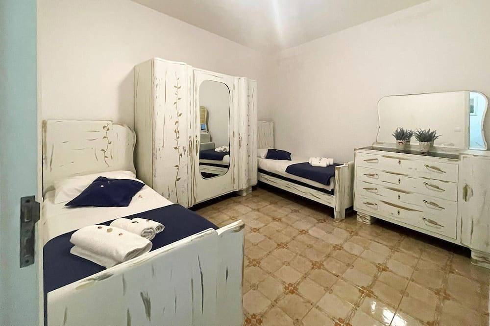 Lovely home in Marina di Lizzano with Wifi in Marina di Lizzano, Lizzano (disambigua)