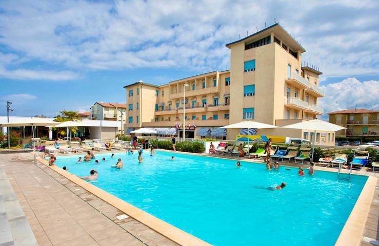 Hôtel pour 3 personnes, avec Terrasse et Piscine dans Marina di Cecina