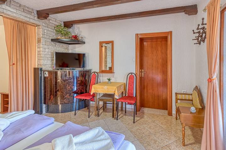 Ferienwohnung für 2 Personen, mit Balkon/Terrasse in Funtana - 4