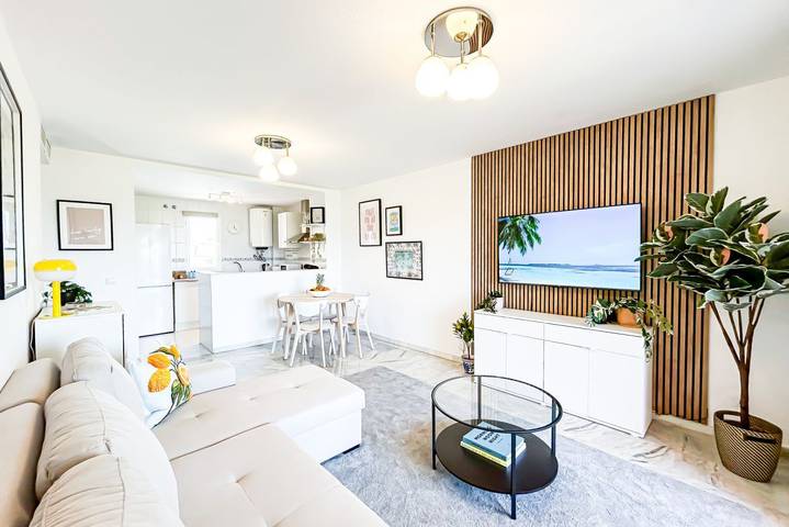 Ferienwohnung für 5 Personen, mit Balkon/Terrasse und Pool sowie Meerblick, mit Haustier in Manilva