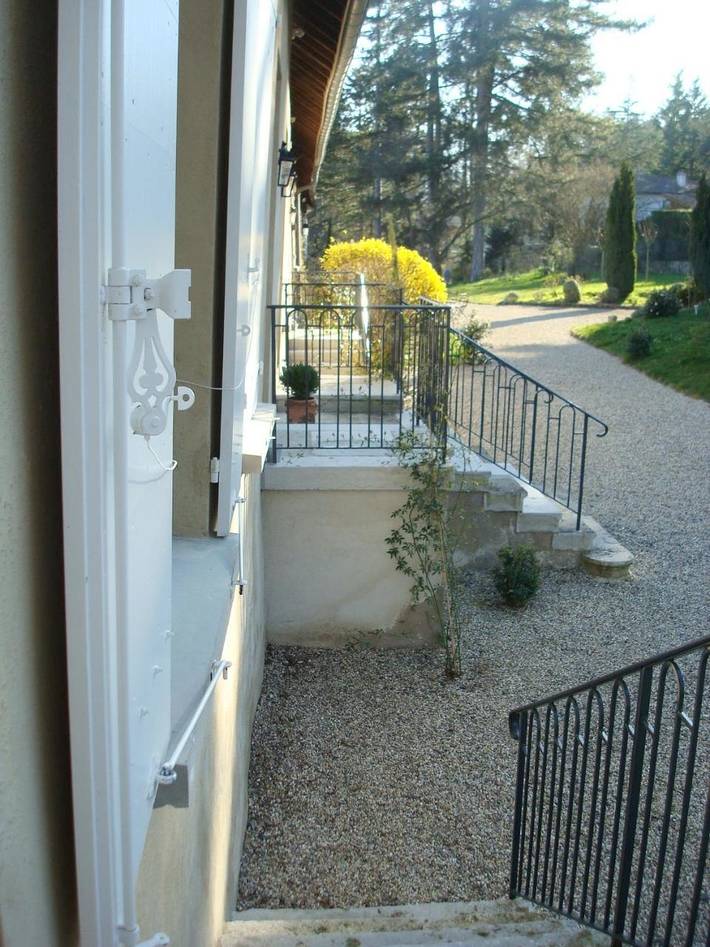 Gîte pour 2 personnes, avec jardin ainsi que piscine et vue à Écully - 4