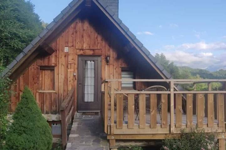 Gîte pour 2 personnes, avec jardin et piscine à Aleu
