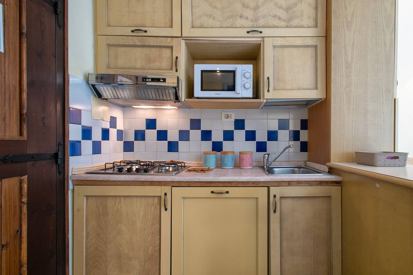 Ganze Wohnung, Ferienwohnung 'Costarossa 110' mit Meerblick, privater Terrasse und eigenem Garten in Canneddi, Trinità d'Agultu e Vignola und Umgebung
