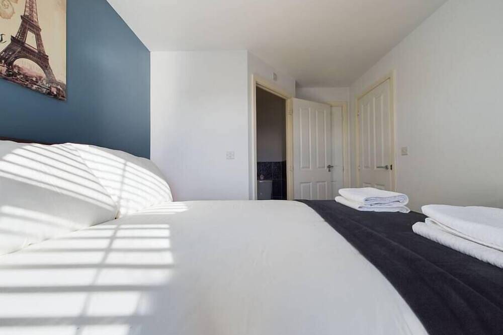 Entire 3-Brhouse in Stafford Parking/wi-fi/netflix in Stafford, Staffordshire