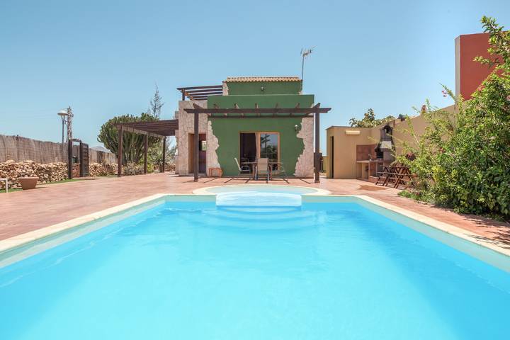 Amplia casa de vacaciones "Casa Luis" con Wi-Fi, piscina, jardín in Antigua, Fuerteventura