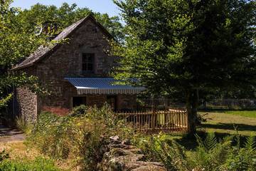 Gîte pour 5 personnes, avec piscine ainsi que terrasse et jardin, animaux acceptés en Corrèze