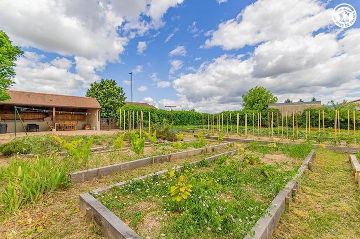 Location de vacances pour 8 personnes, avec jardin à Dompierre-les-Ormes - 4