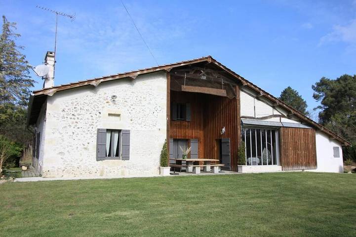 Location de vacances pour 15 personnes, avec jardin et piscine dans Marions