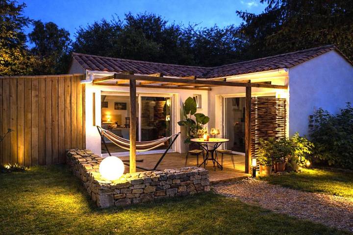 Location de vacances pour 2 personnes, avec jardin et piscine ainsi que terrasse et jacuzzi à Le Champ-Saint-Père - 2