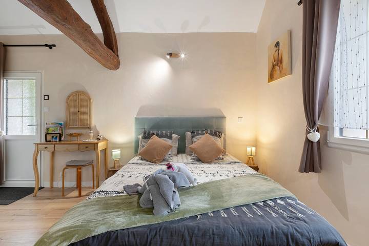 Habitación de huéspedes 'La Parenth'aise Du Vexin' con Wi-Fi y aire acondicionado in Saint-Martin-la-Garenne, Parque natural regional del Vexin Francés