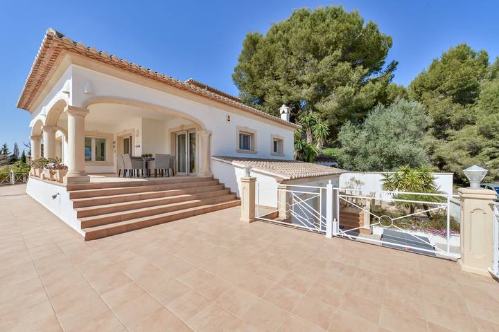 Chalet para 6 personas, con terraza además de jacuzzi y jardín en Marina Alta - 4