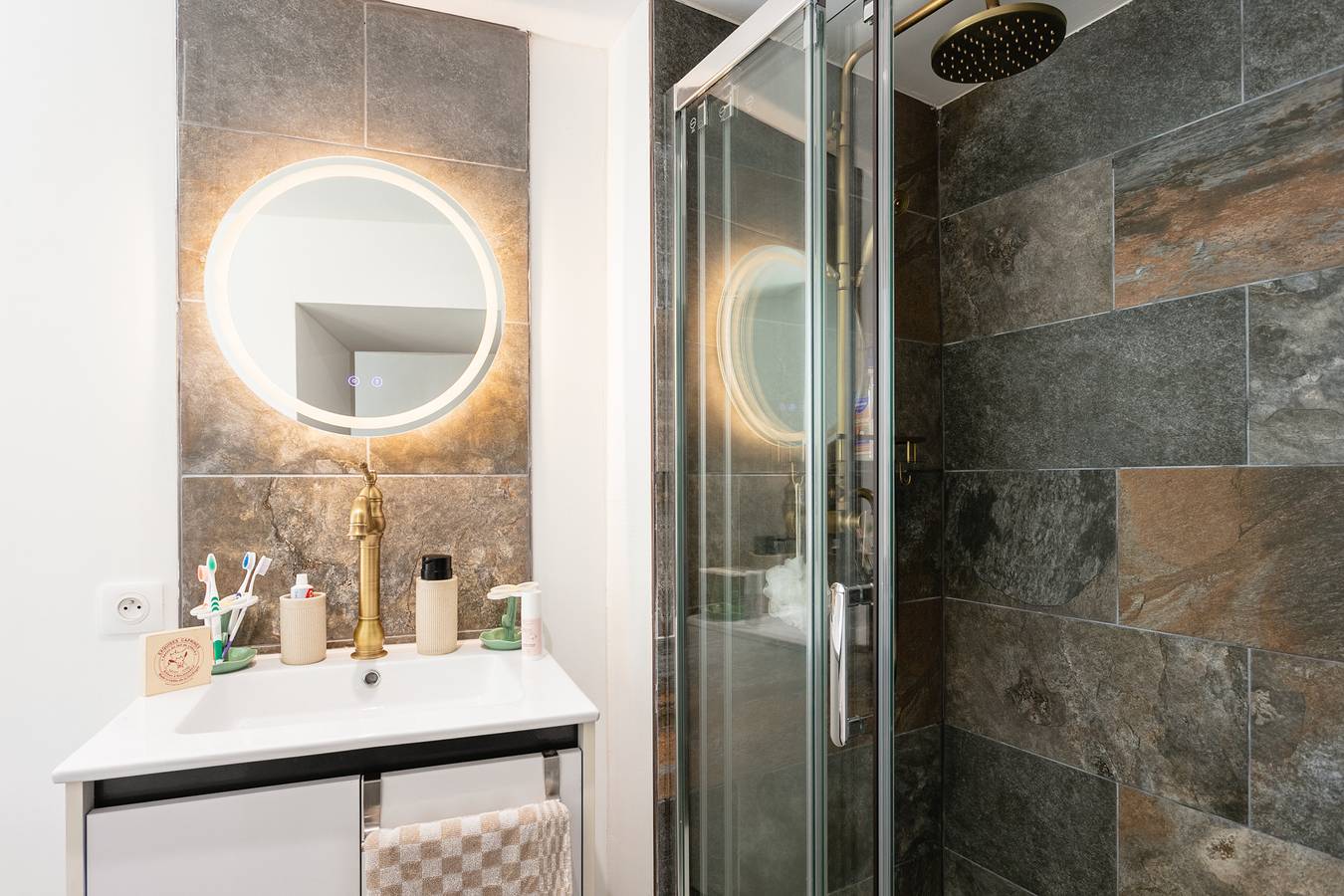 Appartement entier, Appart 80m² hypercentre rénové 2ch., village médiéval   in Martel, Lot