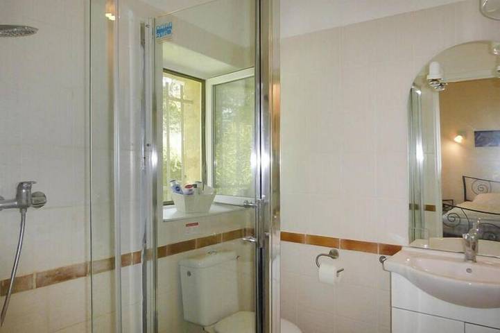 Gîte pour 2 personnes, avec piscine et terrasse, animaux acceptés à Caderousse - 3