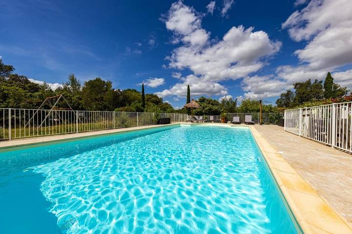 Hôtel pour 2 personnes, avec Terrasse et Jardin ainsi que Piscine et Vue dans Le Gardon A Collias Collias - 2