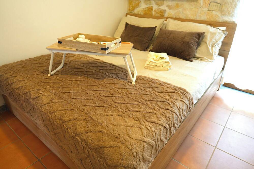 Jannuzzi House in Trevignano Romano, Braccianosee