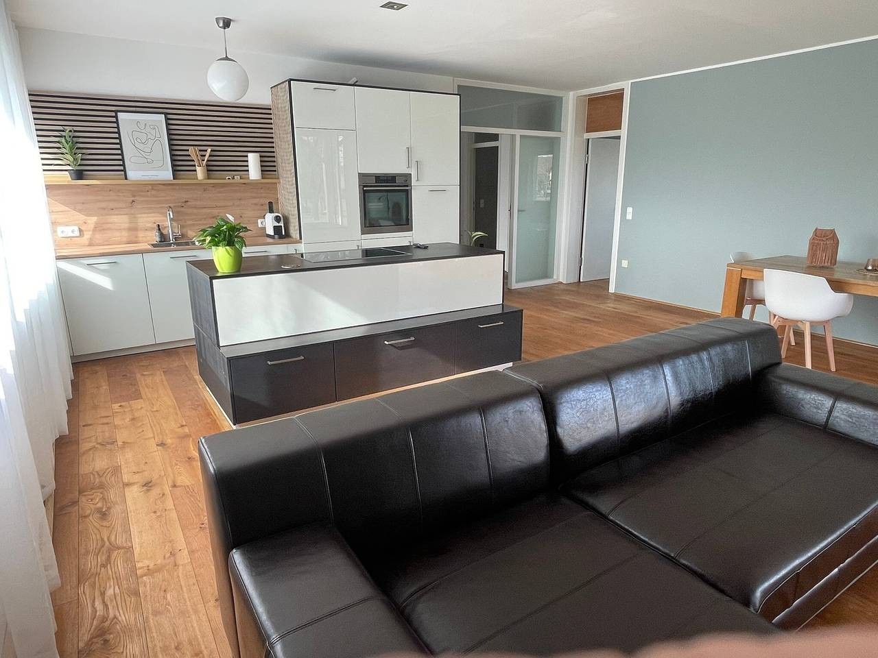 Ganze Wohnung, Apartment „Neue, hochwertige und stilvolle 90 m²“ mit privater Terrasse und Wlan in Linz-Wels