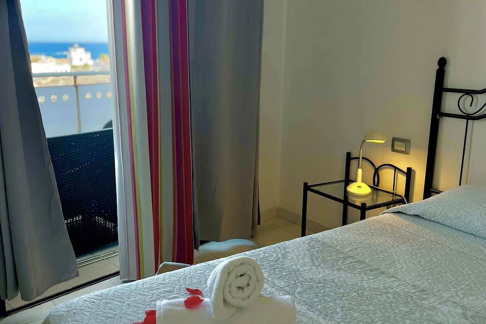 Ganze Wohnung, Penthouse with sea views in the center of La Caleta in La Caleta, Adeje