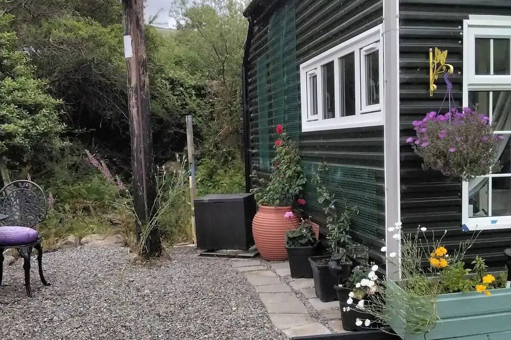 Delightful Tiny House with stunning views in the Dublin Mountains! in South Dublin, County Dublin