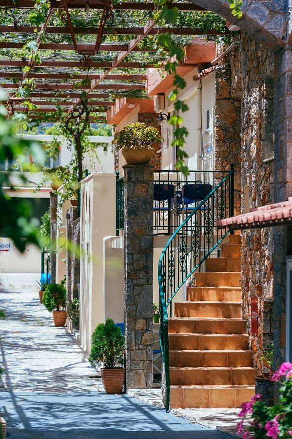 Appart’hôtel pour 2 personnes, avec Terrasse ainsi que Jardin et Piscine