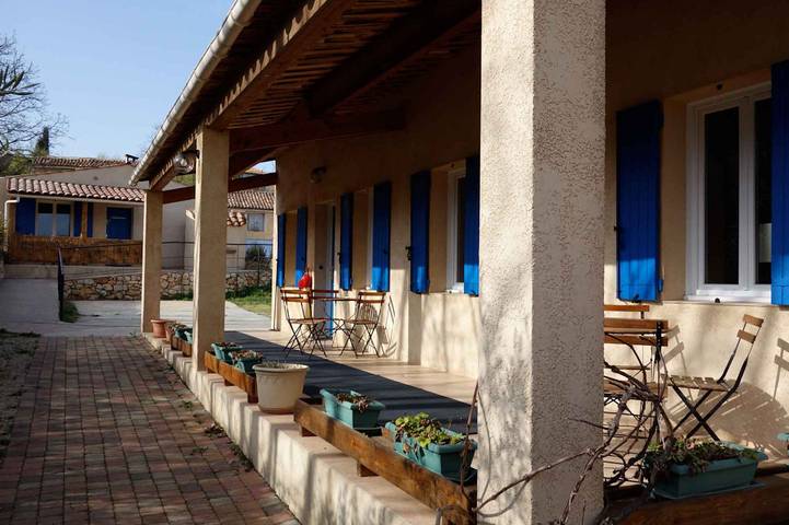 Gîte pour 13 personnes, avec terrasse et jardin à Quinson - 2