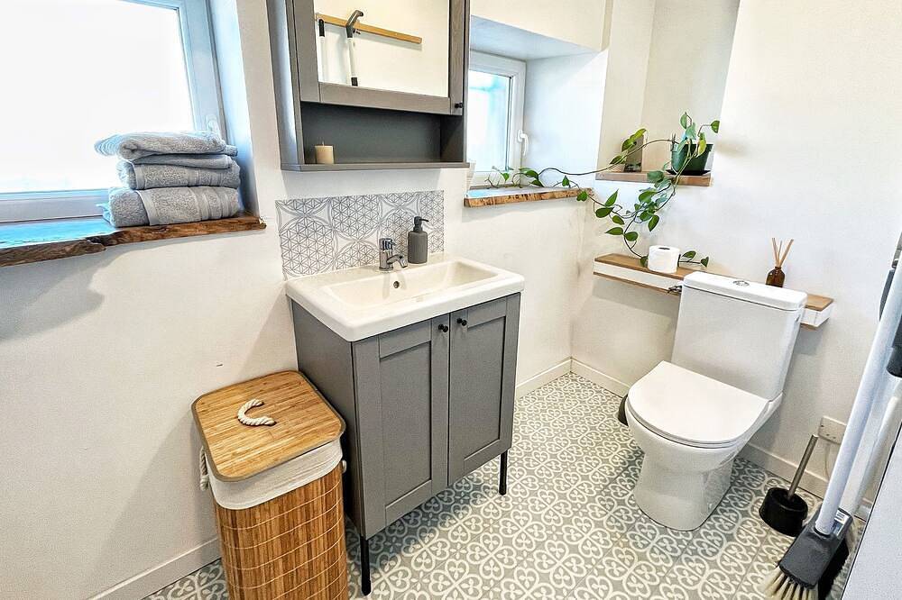Appartement entier, Studio rénové • Saint-Genix Centre • Idéal couples & déplacements pro in Saint-Genix-les-Villages, Région de Chambéry