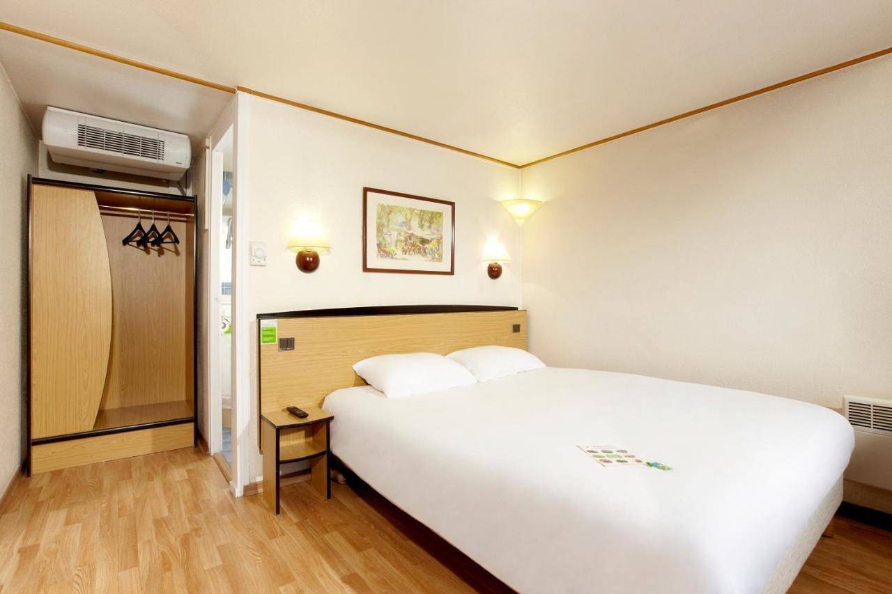 Triple Room (1 Double Bed + 1 Single Bed) in Dizy, Parc naturel régional de la Montagne de Reims