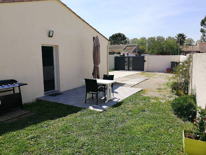 Gîte pour 2 personnes, avec terrasse ainsi que jardin et jacuzzi à Saturargues