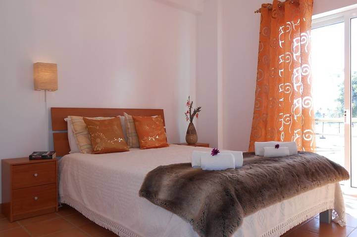 Ganze Wohnung, Geräumige 2 Schlafzimmer Apt mit Air - Con, Swimmingpool, sehr nahe am Strand. in Cabanas de Tavira, Conceição e Cabanas de Tavira