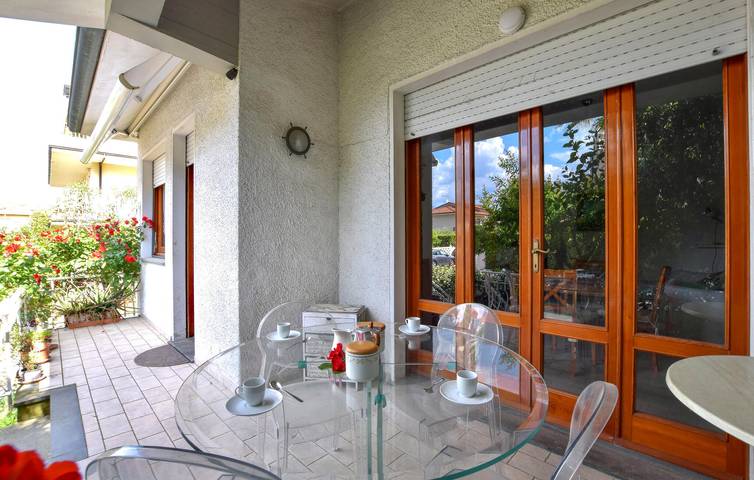 Charmant appartement de deux chambres avec jardin, à 1 km de la plage in Lido di Camaiore, Camaiore