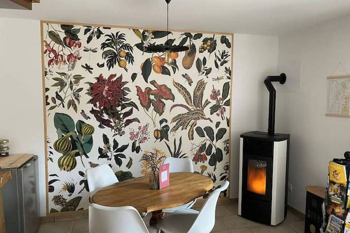 Location de vacances pour 4 personnes, avec jardin à Menétru-le-Vignoble